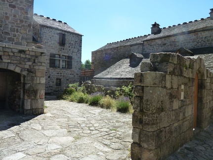Village médiéval de La Garde Guérin, Sylvain (2)