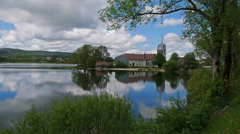 Lac de l'abbaye, vers Saint-Laurent-en-Grandvaux.jpg