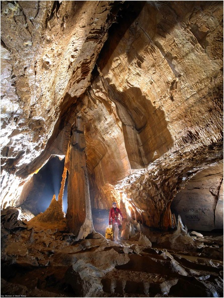 n° (9898) Métro , grotte de la Malatière.jpg