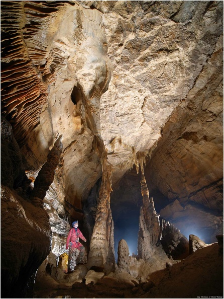 n° (9905) Métro , grotte de la Malatière.jpg