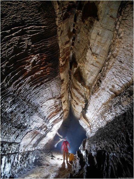 n° (9908) Métro , grotte de la Malatière.jpg