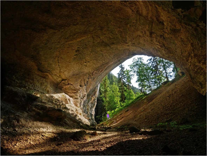 Grotte du Trésor, dans le Haut Doubs.jpg