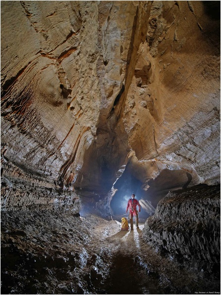 n° (9903) Métro , grotte de la Malatière.jpg